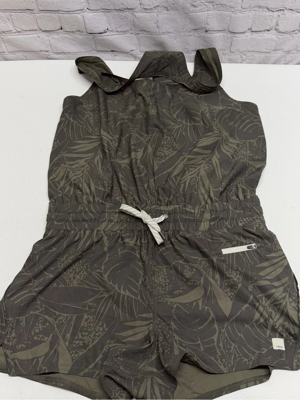 Vuori clementine romper Green Leaf Print Tank Romper with Drawstring Sz L - Picture 8 of 8